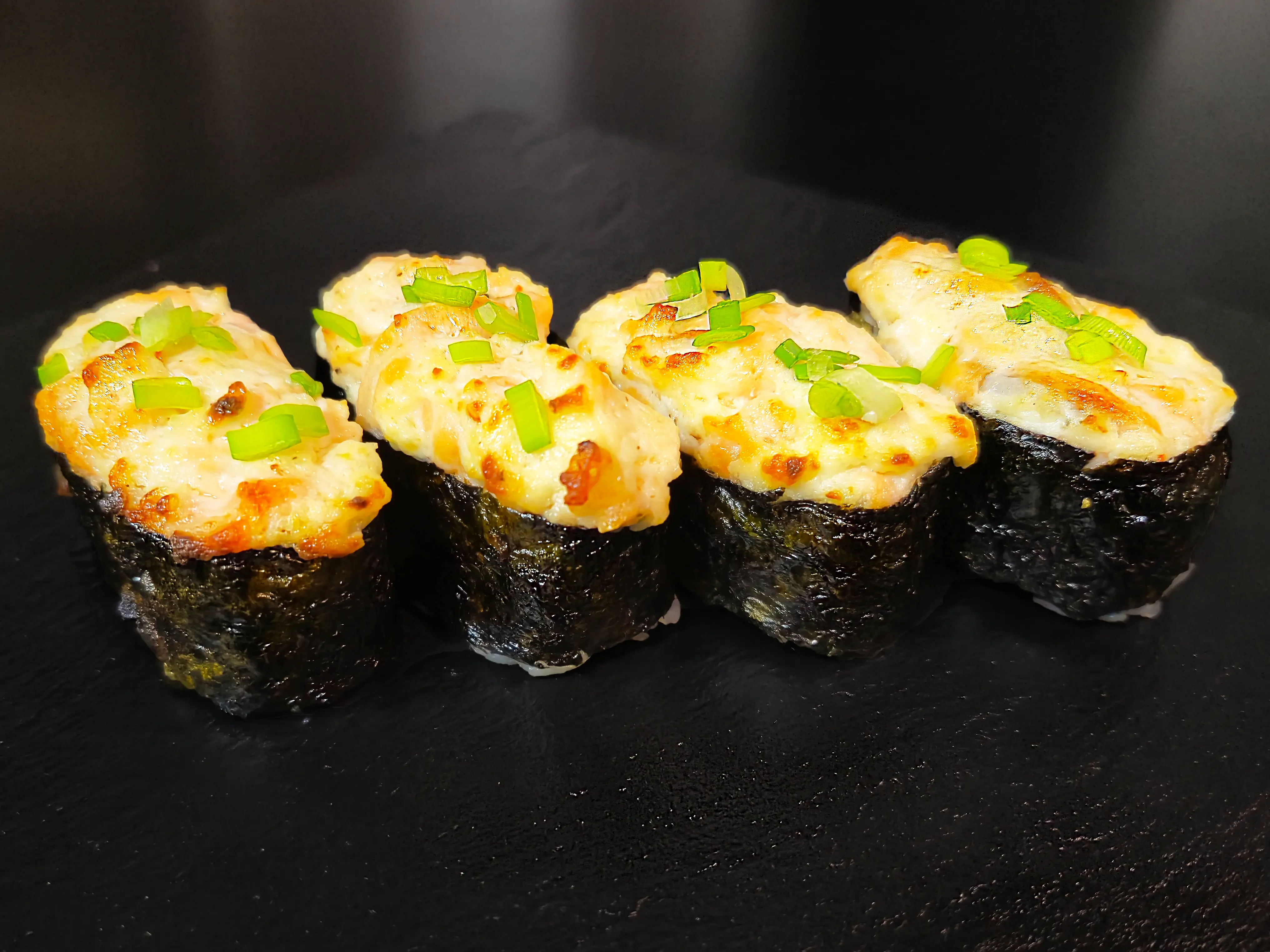 Танто Гунканы чесночный лосось (4шт)